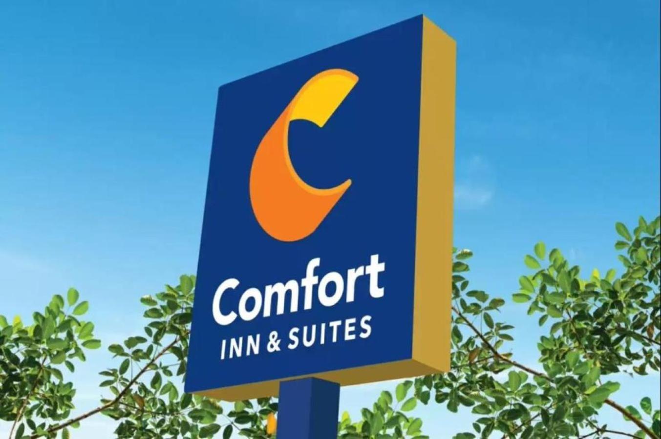 Comfort Inn & Suites Nashville Exterior photo