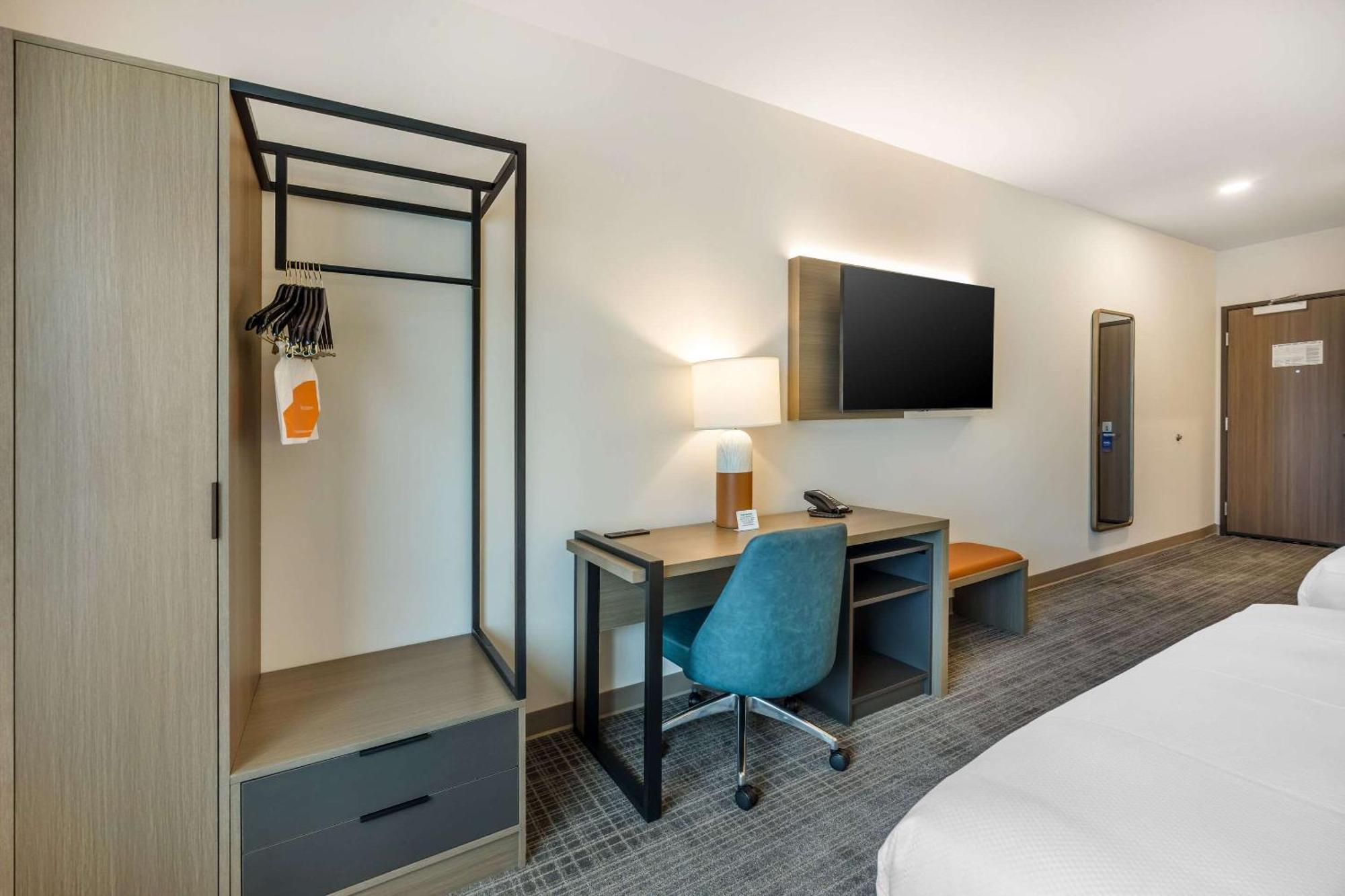 Comfort Inn & Suites Nashville Exterior photo