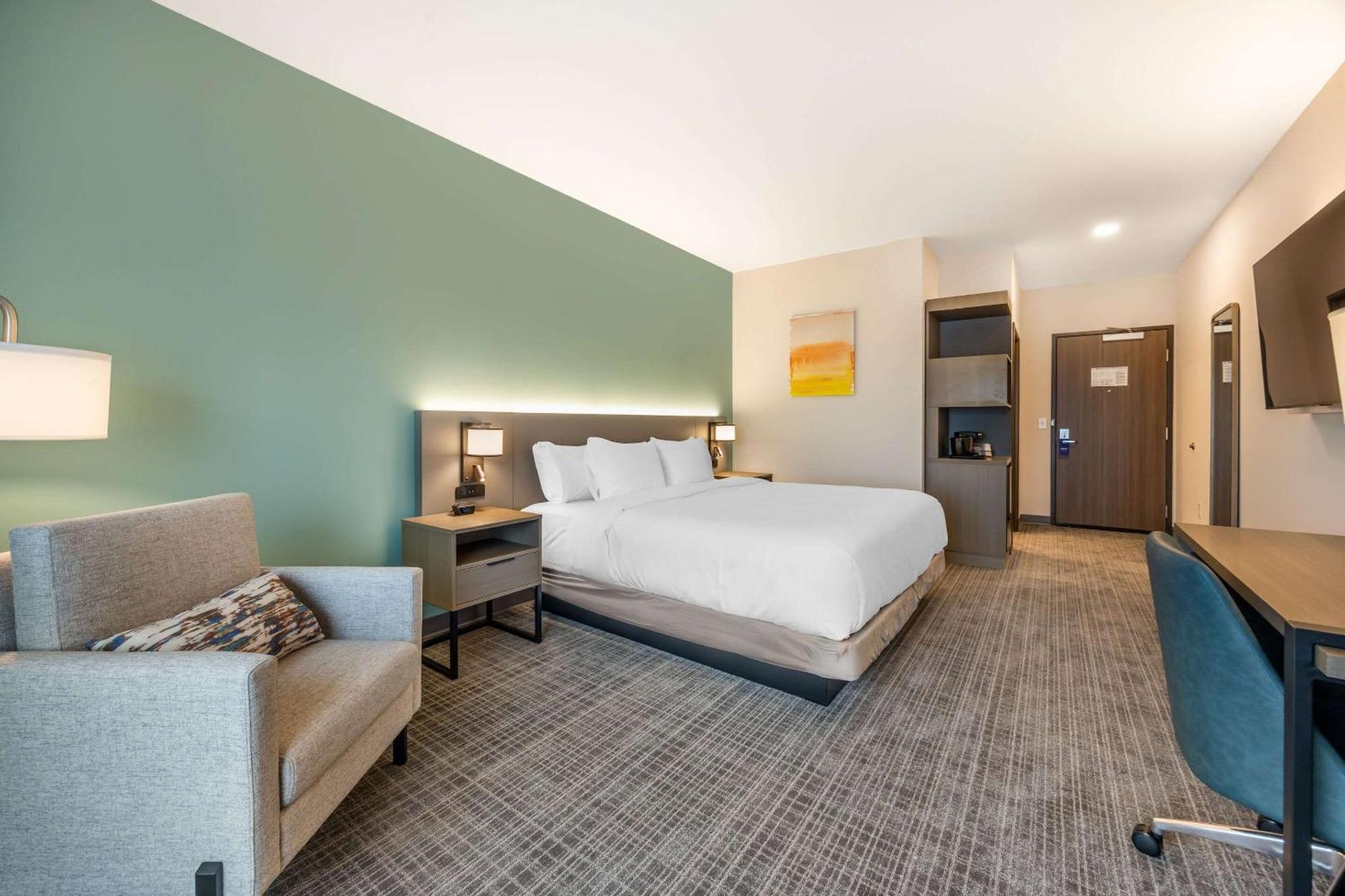 Comfort Inn & Suites Nashville Exterior photo