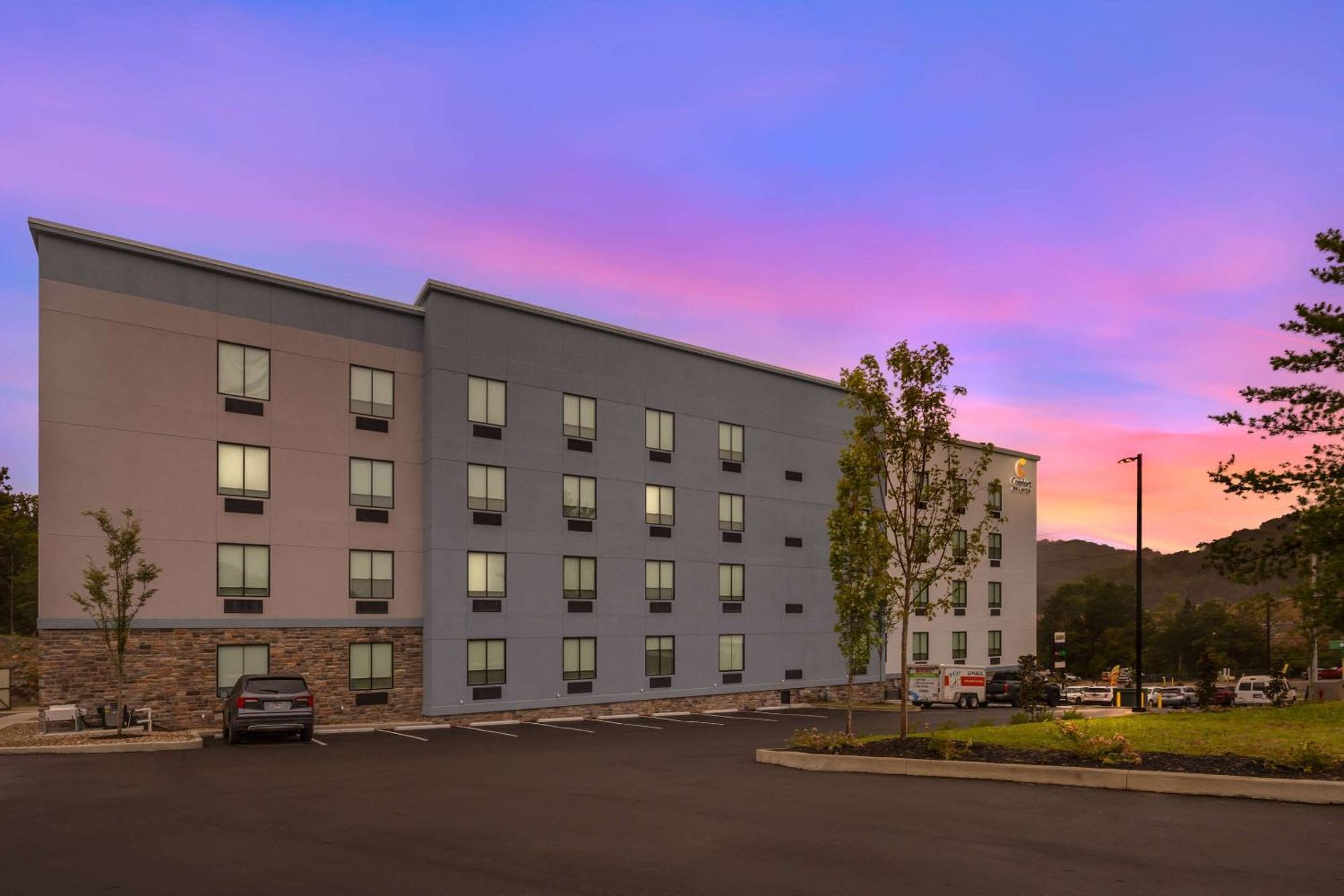 Comfort Inn & Suites Nashville Exterior photo